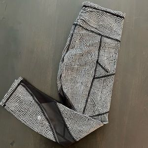 Lululemon Cropped Leggings Size 4 (23” inseam)